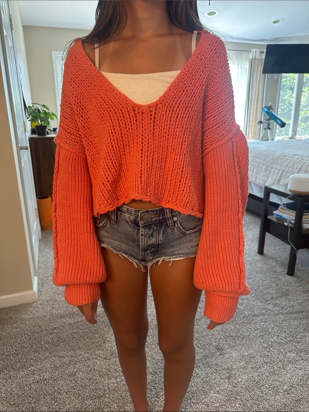 Free People XS Women’s Cropped V-Neck Sweater - Coral